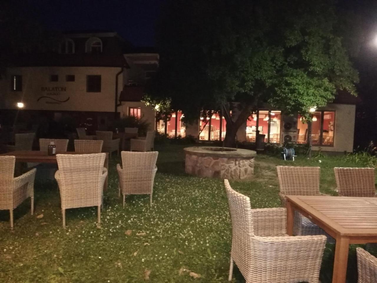 Sziget23 Hotel Ábrahámhegy Екстериор снимка